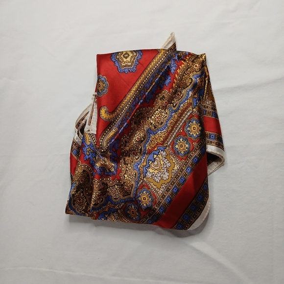 Red and Gold Patterned Scarf‎ - Picture 10 of 12